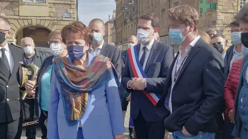 Roselyne Bachelot s'est rendue au Festival des Marionnettes à...
